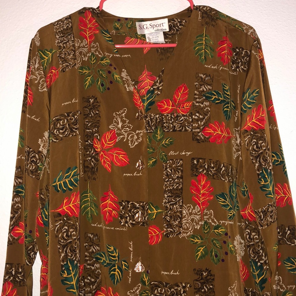 Vintage fall feels button down with unique buttons